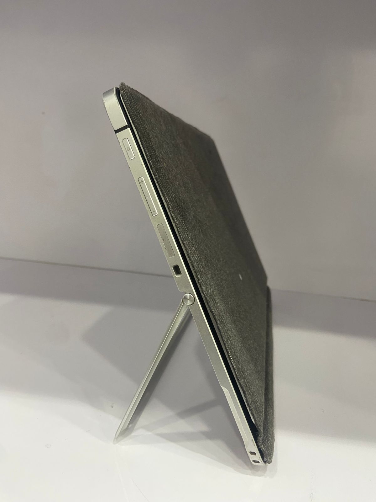 HP Elite x2 1012 G1 (Core m3, 6th Gen) — 12" Touch | 4GB RAM | 128GB SSD - SurfacePOINT