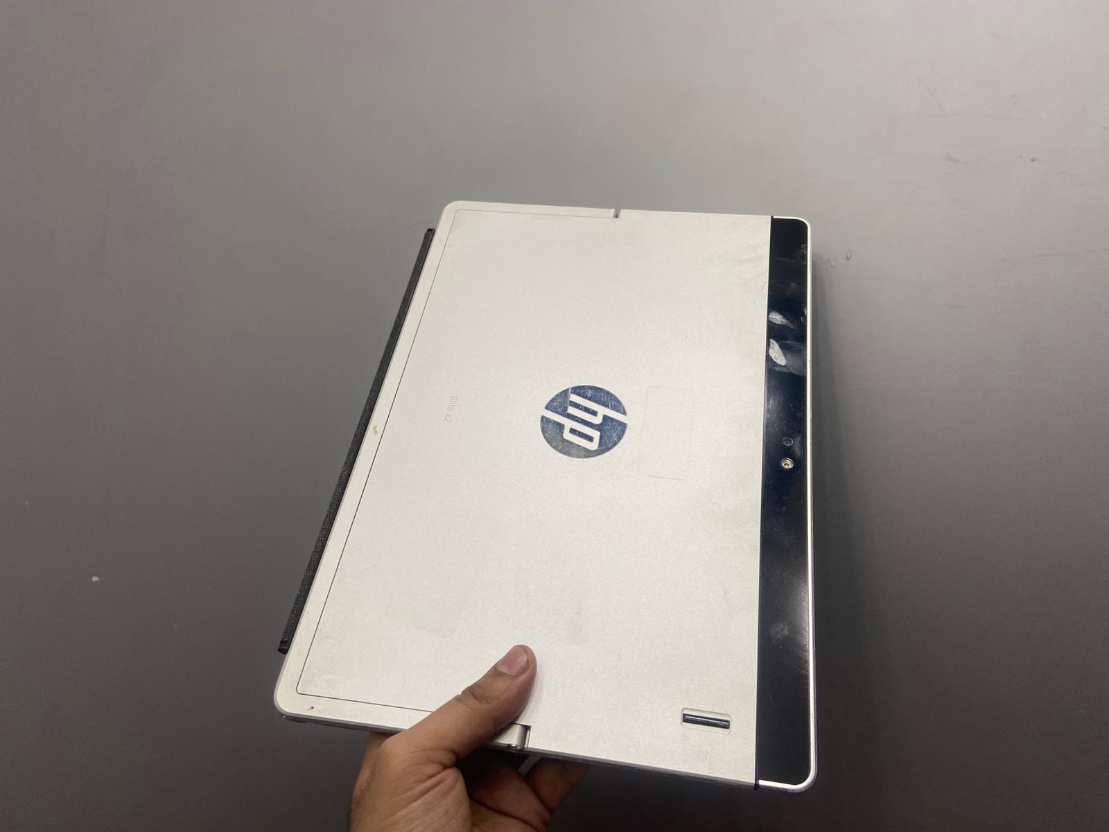 HP Elite x2 1012 G1 (Core m3, 6th Gen) — 12" Touch | 4GB RAM | 128GB SSD - SurfacePOINT