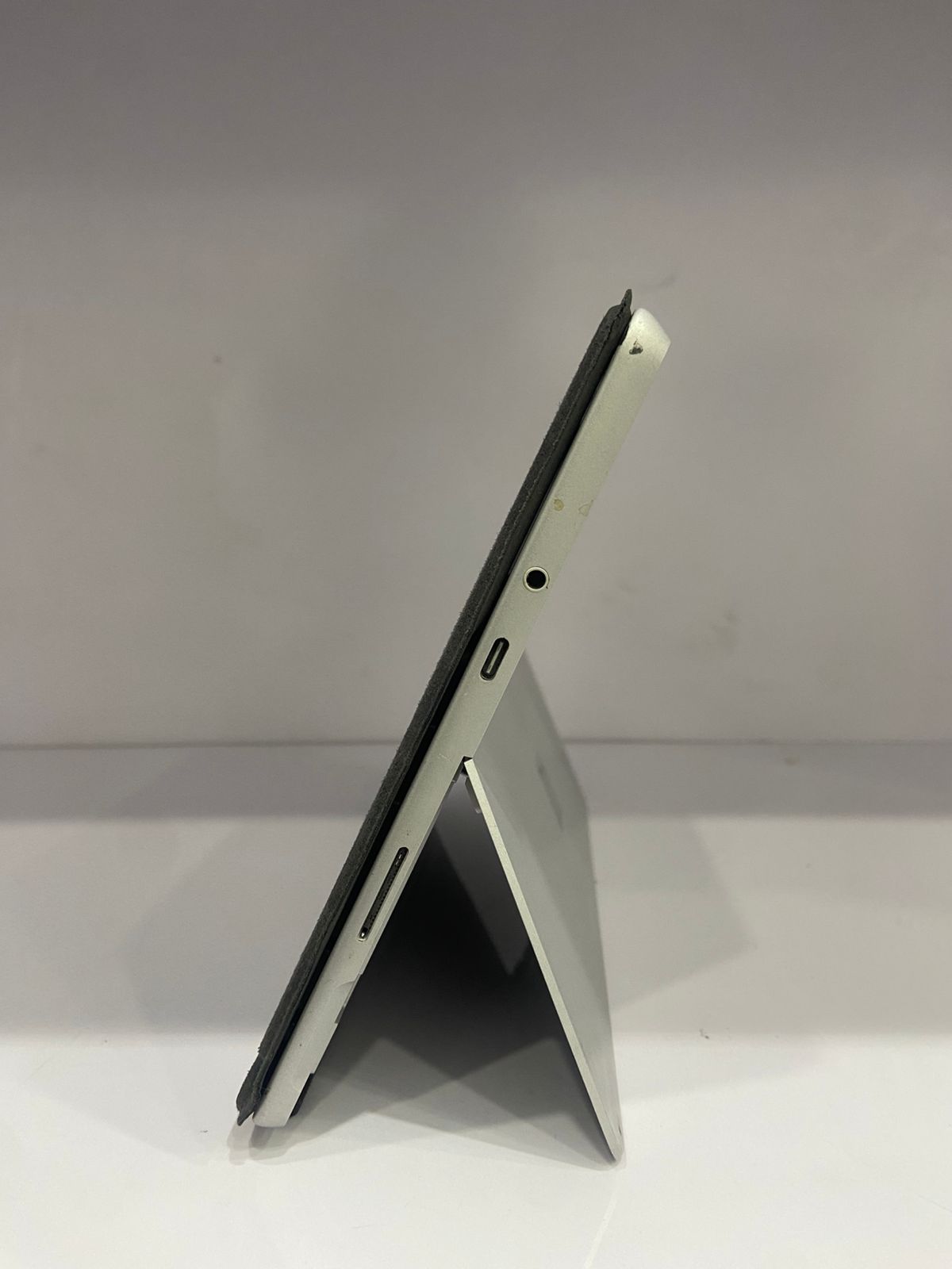 Surface Go 1 – 10" Touch | Intel Pentium Gold 4th Gen| 4GB/128 | SSD Storage - SurfacePOINT